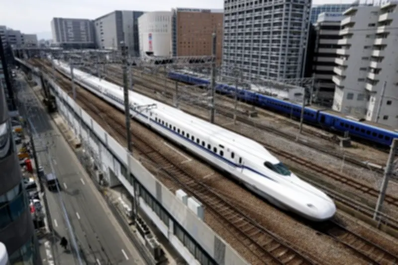 山陽新幹線、架線にビニール付着で一時運転見合わせ 兵庫