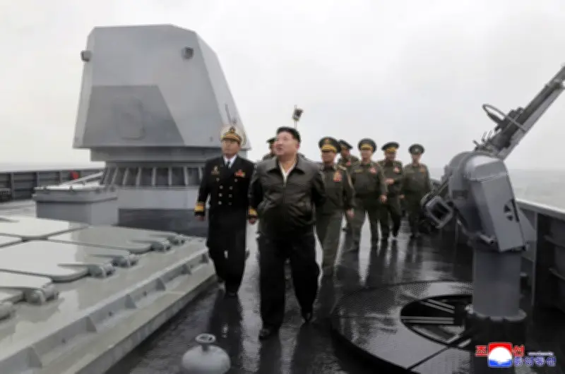 北朝鮮の新型駆逐艦「崔賢」、６月中旬に就役か　金正恩氏が引き渡し命令