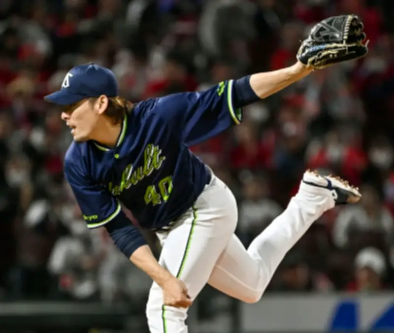 ヤクルト・高梨、投打に輝く活躍で３勝目を挙げ広島に勝利