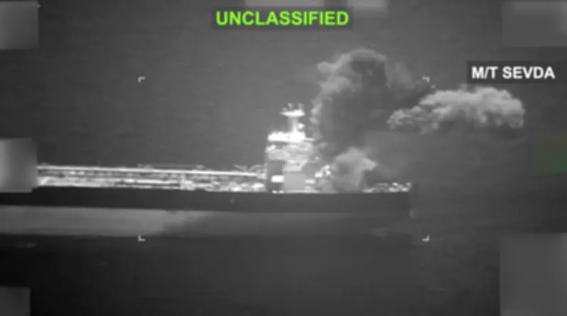 米軍、イラン船籍石油タンカー２隻攻撃 ホルムズ海峡の衝突小康状態に
