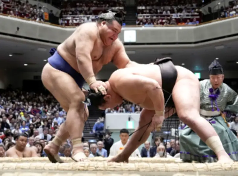 大相撲夏場所初日、横綱豊昇龍が黒星発進 右脚負傷で不安視