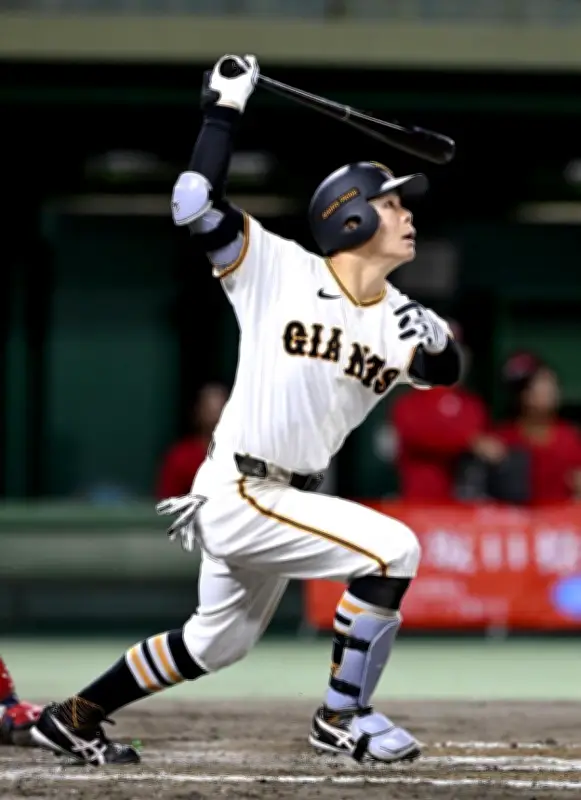 巨人が今季初のサヨナラ勝ち、佐々木が４号２ランで決める