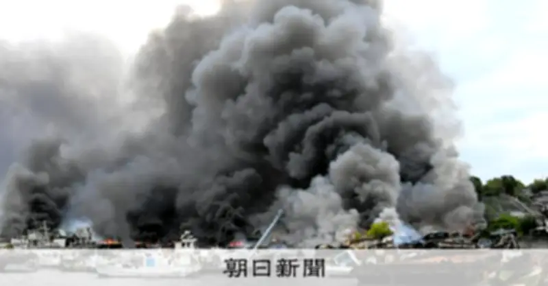 広島・呉市で船解体業者敷地火災、廃船や廃材燃え黒煙