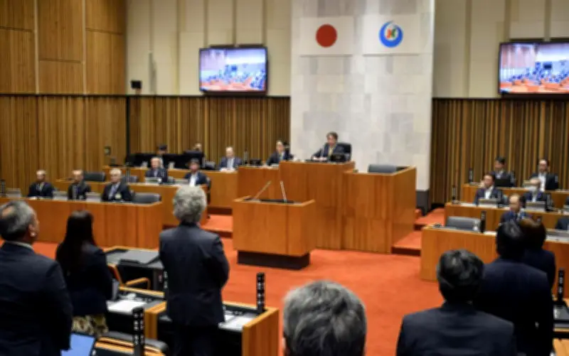 熊本・八代市で議員報酬停止条例成立、新庁舎汚職受け全会一致