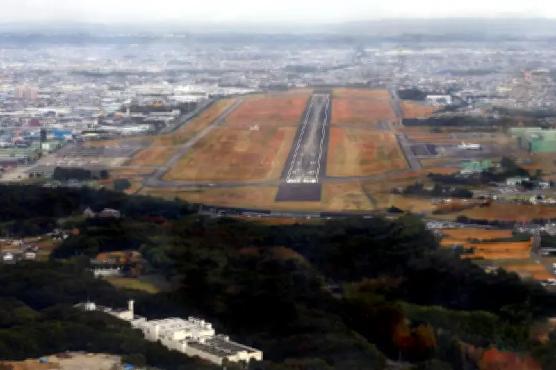 航空自衛隊浜松基地、ヘリからアンテナ落下　けがなし
