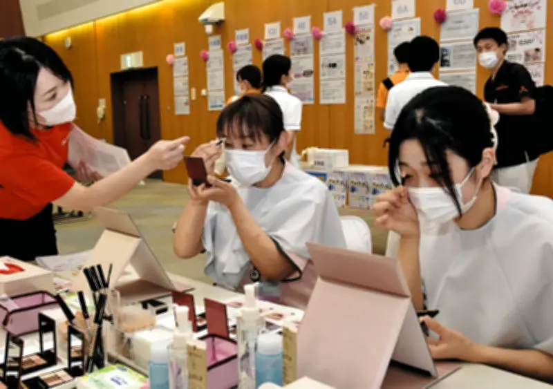 看護師たちがメークで癒やしを体験　柏市のがん研究センターで資生堂が協力