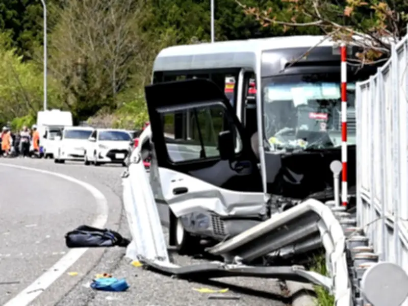 高速道で分岐誤り別方向へ、死亡事故のマイクロバス