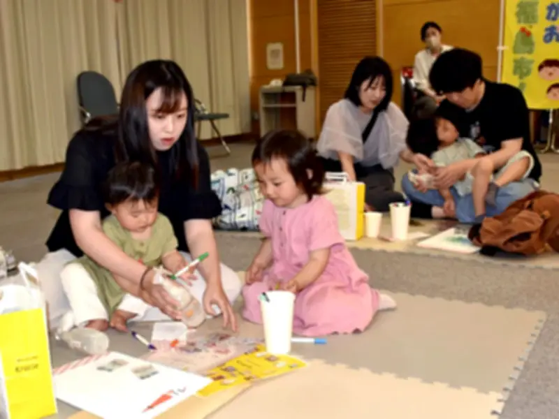デコボトル作り楽しむ親子 ヘアケアやスキンケア学ぶイベント