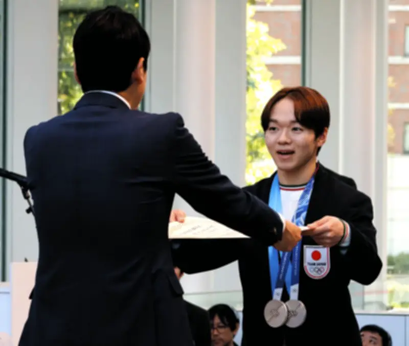横浜市スポーツ栄誉賞、五輪フィギュア銀の鍵山優真選手に授与