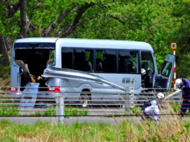 マイクロバス事故で死傷者、運転の男宅を家宅捜索 福島県警、複数回事故の経歴も