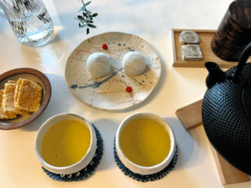 茨城の茶と器との再会 湊ナオさんが綴る緑茶と陶磁器の魅力