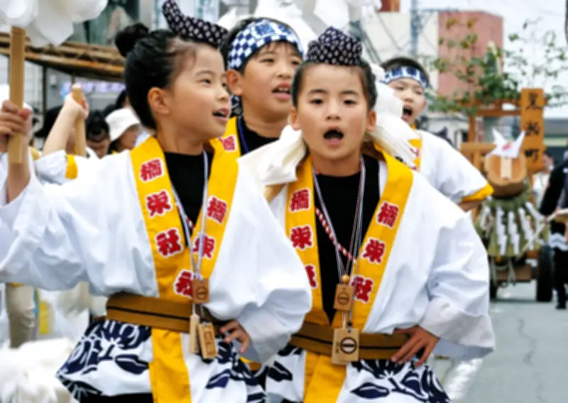 伊勢神宮式年遷宮へ「お木曳行事」 子どもたちが伝統の用材運びに挑戦