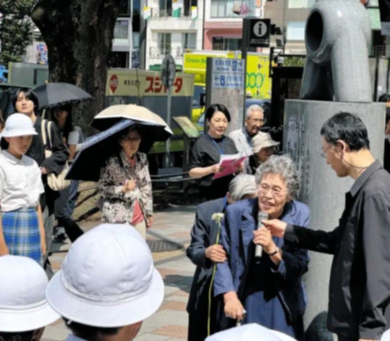 港区・表参道の追悼碑前で空襲犠牲者を悼む集い「皆さんの力で戦争なくして」