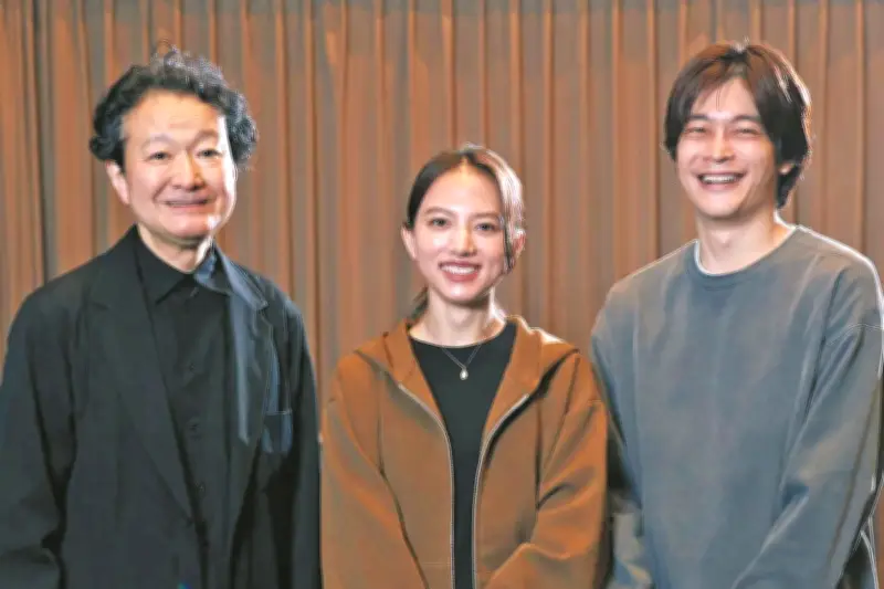 「夢の家を差し上げます」から始まるブラックコメディ、キャスト一新で再演