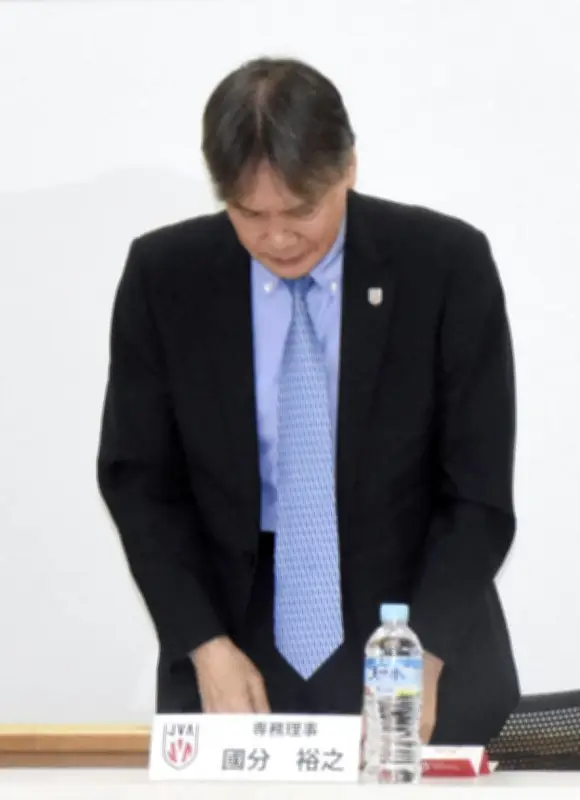 バレー男子代表選手逮捕で謝罪会見に急転、合宿中の不祥事にチーム動揺