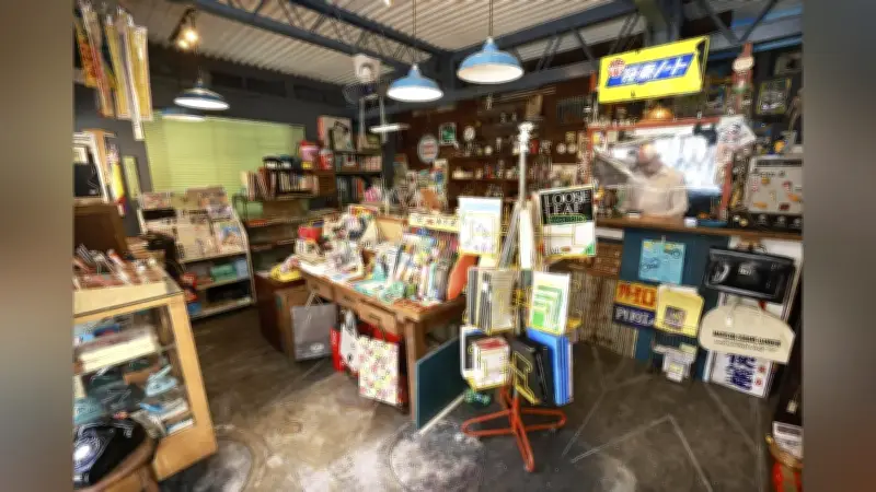 レトロな文具店巡り：中村文具店と丸田ストアーの魅力