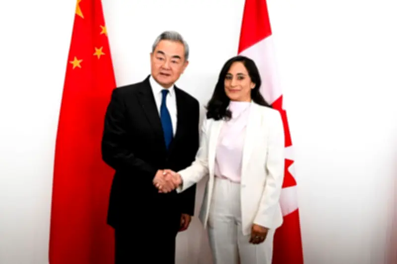 中国とカナダ、協力深化へ対話継続　オタワで外相会談