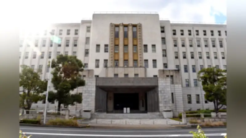 大阪府教委、盗撮教諭ら２人を懲戒免職 ７３歳講師は痴漢で停職処分