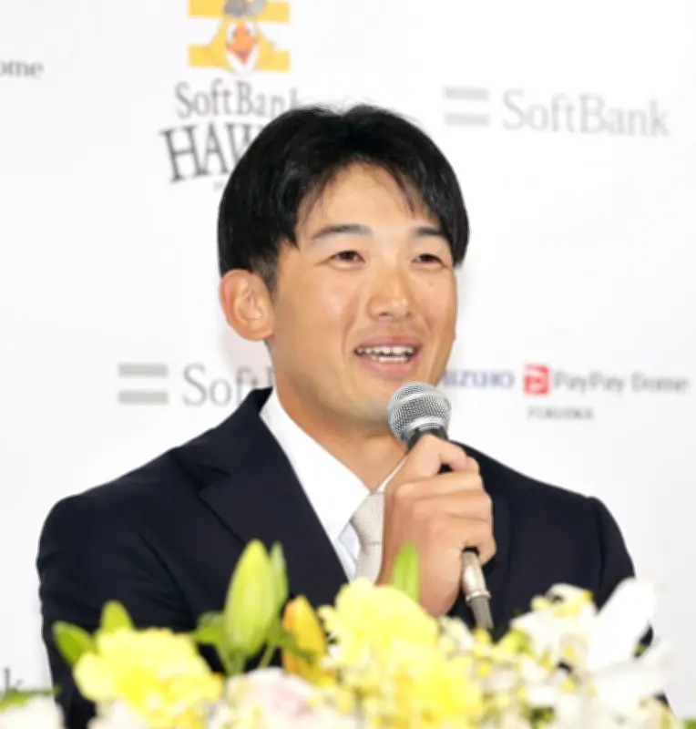 山本祐大がソフトバンク入団会見、DeNAからトレード移籍で意気込み語る