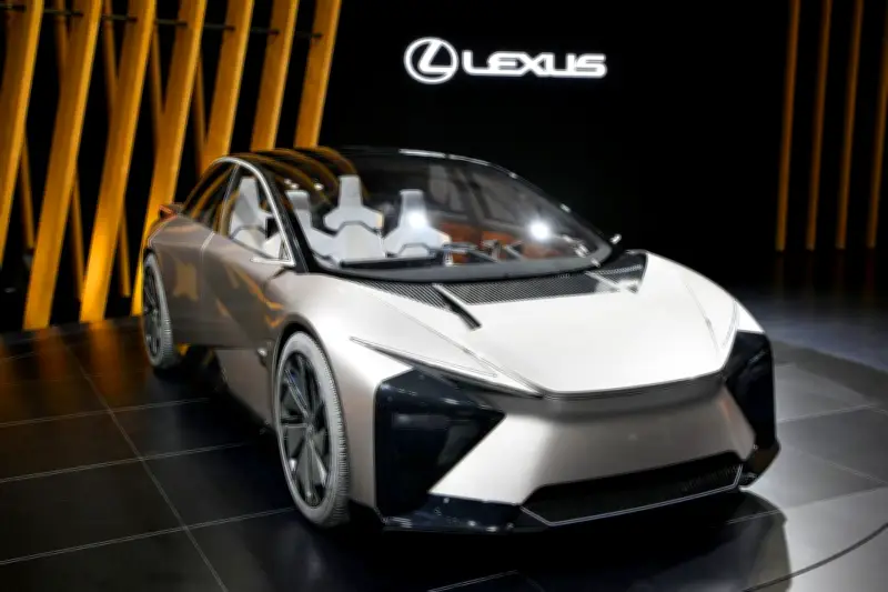 トヨタ、次世代EV「LF-ZC」の開発中止 市場減速を考慮