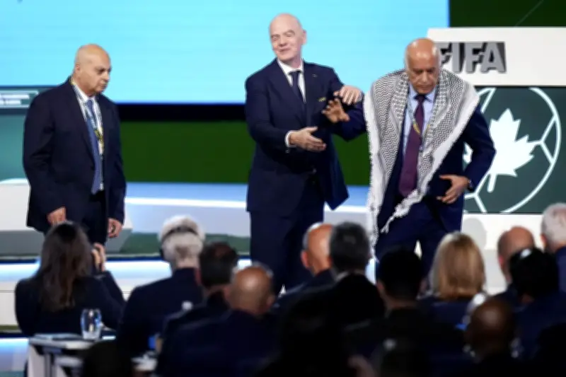 パレスチナサッカー協会会長、FIFA総会でイスラエル非難し握手拒否