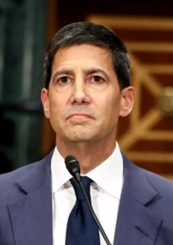 ウォーシュ氏、FRB次期議長に承認　米上院、難局での船出