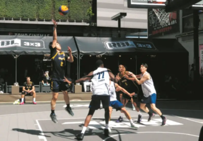 新プロリーグ「RBL」開幕、3人制バスケ「3×3」が歌舞伎町で熱戦