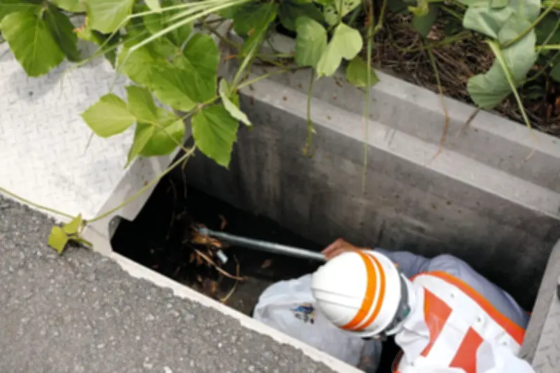 高速道路SAで「黄金のペットボトル」問題深刻化 破裂や感染症のリスクも