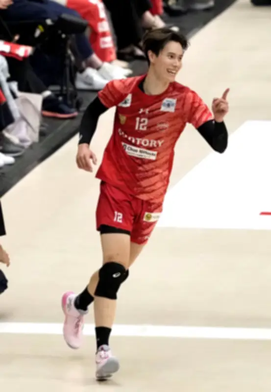サントリーがSVリーグ決勝第1戦を制す、大阪Bに3-1で先勝