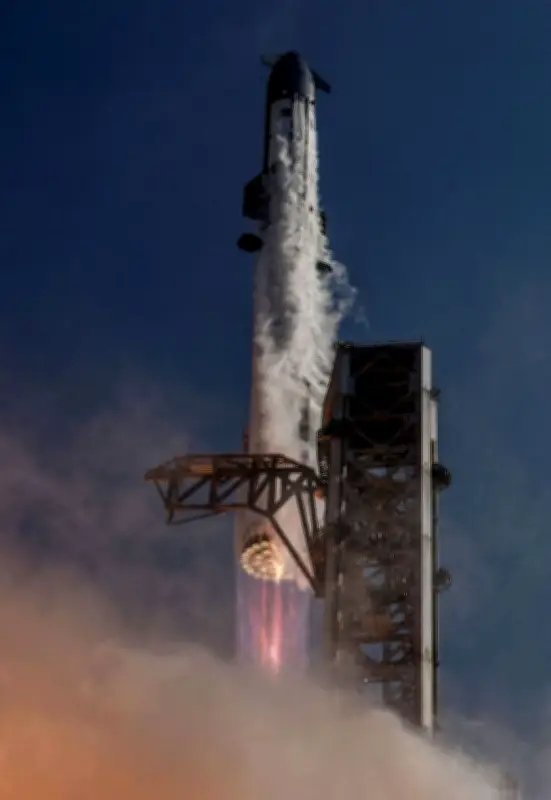米スペースXの大型宇宙船「スターシップ」試験でトラブル、FAAが調査指示