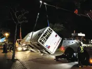 三重・鳥羽で大型バス横転、宿泊客送迎中に2人軽傷
