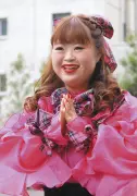 ダウン症のアーティスト大山輝楽里さん、ロンドンファッションウィークに2年連続出演