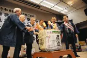 静岡・浜松まつり3日開幕、手話通訳ボランティアが初凧サポートで誰もが楽しめる祭りに