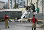 ブラジルで小型機がアパートに衝突、操縦士ら3人死亡 住民に被害なし