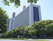 右翼活動家3人を給付金詐取容疑で逮捕　警視庁公安部