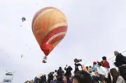 「佐久バルーンフェス」開幕、40機の熱気球が大空彩る 長野