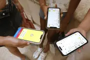 低所得国の未成年ネット被害、6人に1人が性的画像受信など　英大学分析