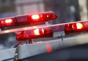 北九州の薬局に車突入、77歳男性運転で3人搬送 意識あり