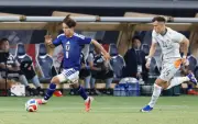 久保が右シャドーで存在感、南野の背番号8継承しアイスランド戦に勝利