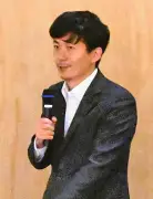 恐竜の喉の骨発見の研究解説　県高校理科研究活動講習会で吉田学芸員が講演