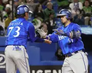 ＤｅＮＡ、２２安打１２得点の猛攻でヤクルトに今季初勝利