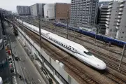 山陽新幹線、架線にビニール付着で一時運転見合わせ 兵庫