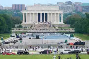 ワシントンの人工池改修工事が物議、トランプ氏の説明変遷と訴訟問題に発展