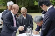原爆の残り火「平和の光に」ハワイ式典へ採火、福岡・八女市で