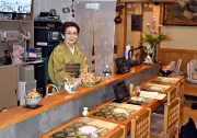 火災から再起、いわき・スナック葵店主の２年 常連の励まし胸に新天地で笑顔