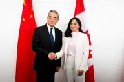 中国とカナダ、協力深化へ対話継続　オタワで外相会談