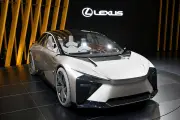 トヨタ、次世代EV「LF-ZC」の開発中止 市場減速を考慮