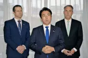 海自護衛艦のNZ輸出へ初協議、豪含め3カ国防衛相会談