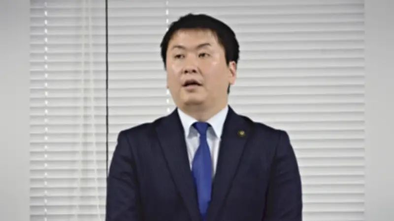 伊賀市長、女性市議とアパートで10回面会も不倫否定 続投表明