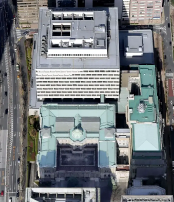 日銀が「プロ職員」新設、28年度に人事制度見直しへ